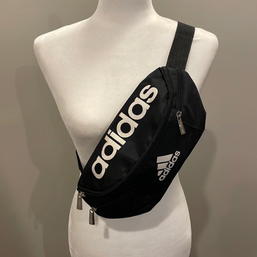 SOLDD 💯Authentic Adidas vintage core bag / Fanny pack / waist bag / cross body